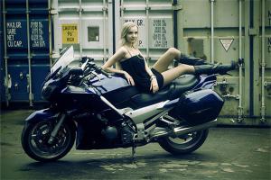 女人梦见坐摩托车后面